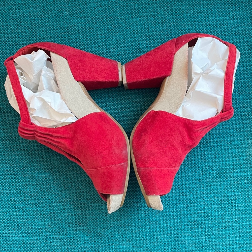 Earthies VERIA Vibrant RED SUEDE Peep-Toe Heels CHUNKY RETRO HOLIDAY Style
